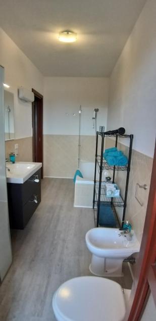 Casa Rosy - Stanza Privata Con Bagno Esclusivo E Parcheggio Gratuito Apartment Porto Torres Exterior photo