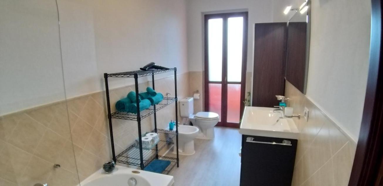 Casa Rosy - Stanza Privata Con Bagno Esclusivo E Parcheggio Gratuito Apartment Porto Torres Exterior photo